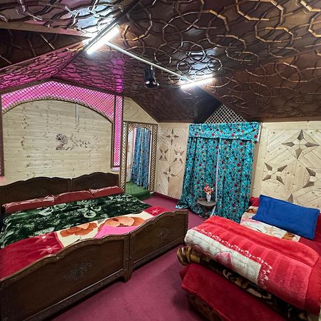 Houseboat Young Balmoral Castle Srīnagar Dış mekan fotoğraf