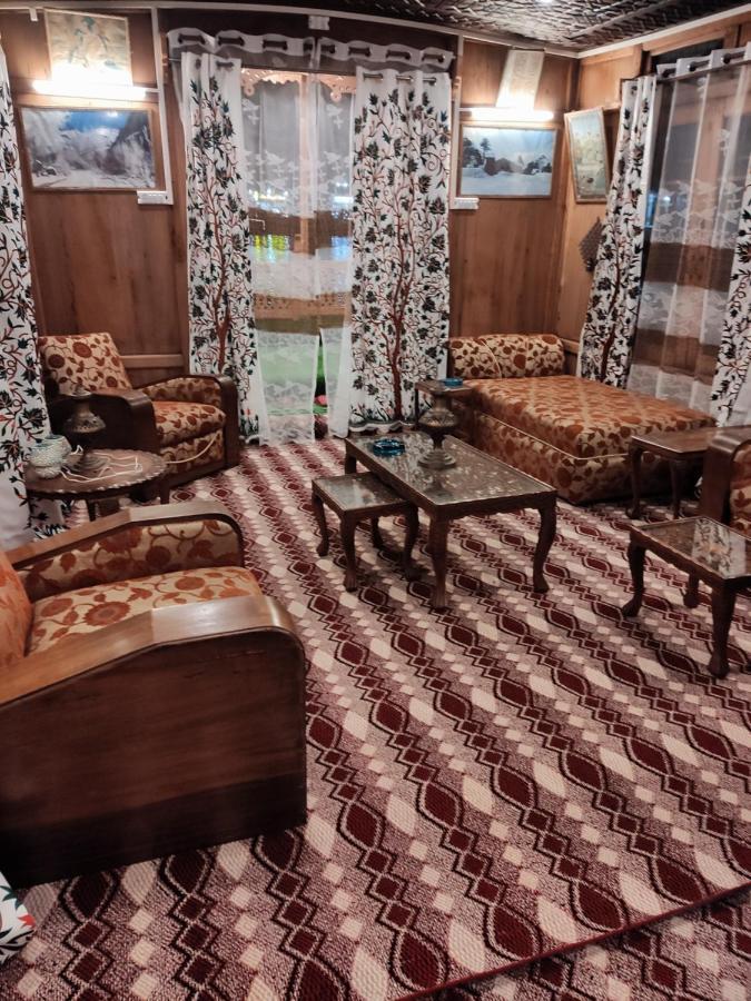 Houseboat Young Balmoral Castle Srīnagar Dış mekan fotoğraf
