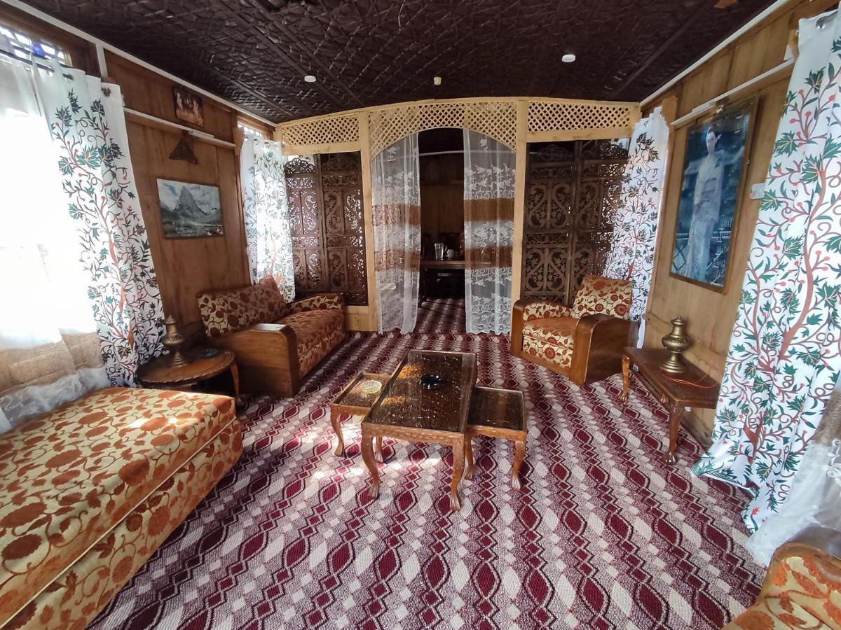 Houseboat Young Balmoral Castle Srīnagar Dış mekan fotoğraf
