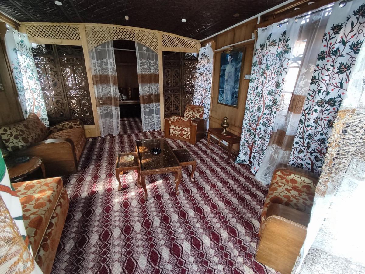 Houseboat Young Balmoral Castle Srīnagar Dış mekan fotoğraf